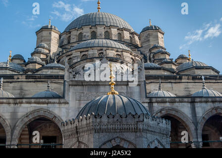 Die Yeni Cami, d. h. neue Moschee; Ursprünglich hieß die Valide Sultansmoschee und später neue Valide Sultansmoschee Stockfoto