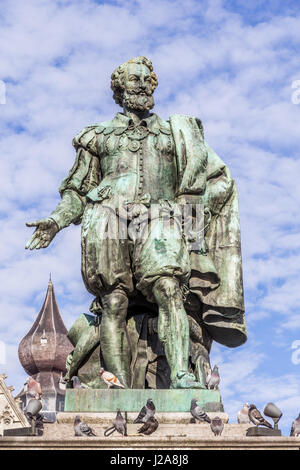 Statue des Malers Rubens von Willem Geefs (1805-1883) in Groenplaats, Antwerpen. Stockfoto