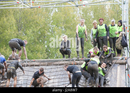 Redaktionelle Bild der Schülerinnen von der Strong Viking Hindernis Rennen in Gent, Belgien am April 22 und 23 2017 Stockfoto