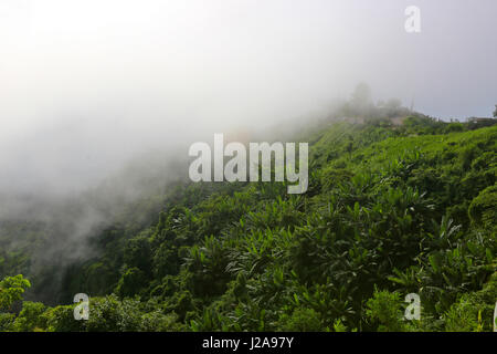 Eine landschaftliche Schönheit des Bandarban Schanzenviertel von Nilachal Hill. Bandarban, Bangladesch. Stockfoto