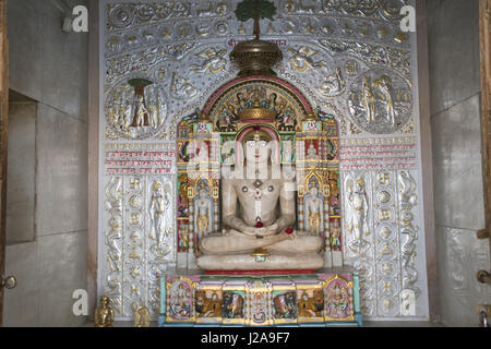 Shree Aadheshwar Tirthankar Idol. Shatrunjay Jain Mandir, Katraj Kondhwa Road, Pune Stockfoto