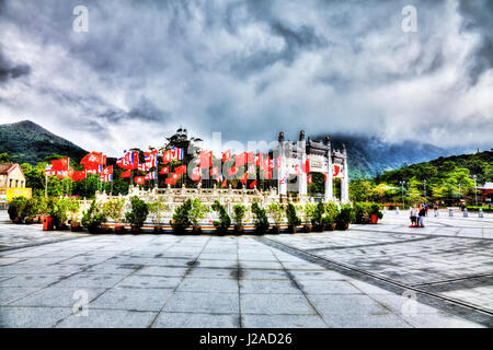 Lantau Hong Kong po Lin Kloster Tempel Tor Po Lin Kloster LANTAU chinesischen Tourismus Himmel dramatischen Blick Szene Reisen Tao Taoismus Schrein Buddhismus Dharma Stockfoto