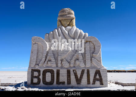 Bolivien, Uyuni, Departamento de Potosí Rallye Dakar Denkmal. Die Rallye Paris-Dakar, ehemals in Afrika durchgeführt wurde nach Südamerika verlegt. Stockfoto