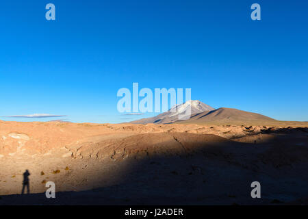 Bolivien, Departamento de Potosí, noch Lípez, führt die Jeep-Safari vom Salar de Uyuni bis zur bolivianischen-chilenischen Grenze durch das Altiplano Stockfoto