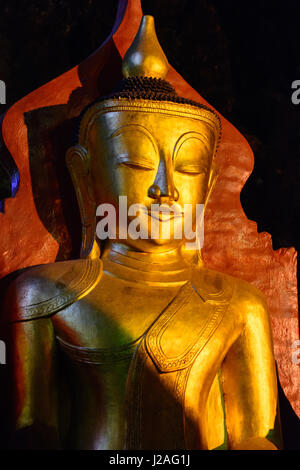 Myanmar (Burma), Shan, Pindaya, die prächtigen Höhle von Pindaya beherbergt mehr als 8000 Buddhafiguren auf mehreren Etagen Stockfoto