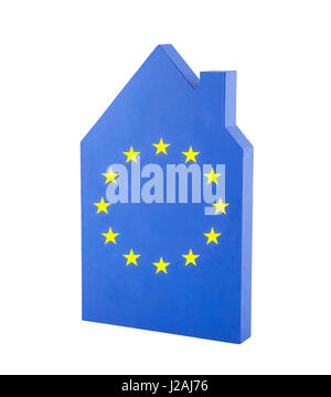 Haus mit EU-Flagge isoliert auf weißem Hintergrund Stockfoto
