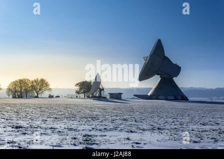 Raisting Satelliten-Bodenstation im Winter Stockfoto