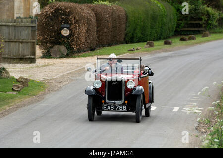 Austin Seven Auto auf einer Landstraße, Gloucestershire, UK Stockfoto