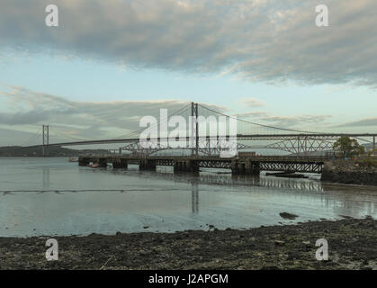 Forth-Brücken von Port Edgar, Queensferry, Lothian, Schottland, Vereinigtes Königreich Stockfoto