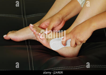 Bimsstein, abgestorbene Hautzellen Abrieb. Foot Care-Behandlung und Nagel. Stockfoto