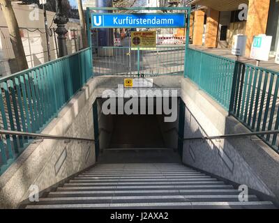 U-Bahnstation "Kurfürstendamm" in Berlin am 24. März 2017. | weltweite Nutzung Stockfoto