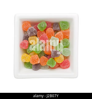 Bunte Gummibärchen Bonbons in eine quadratische Schale isoliert auf weißem Hintergrund Stockfoto