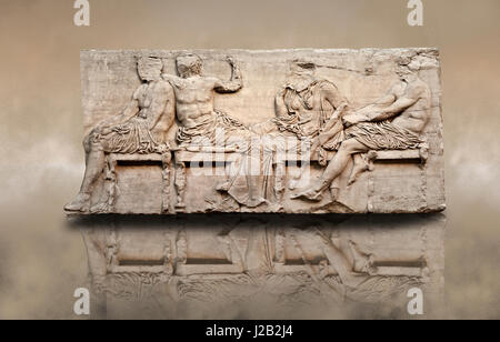 Releif Marmorskulpturen aus dem Osten Fries rund um den Parthenon Block IV 24-27. Aus dem Parthenon von der Akropolis in Athen. Eine britische Museum Ausstel- Stockfoto