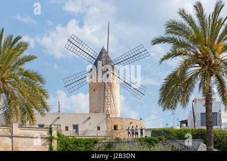 Windmühle am Paseo Maritimo in Palma De Mallorca, Spanien Stockfoto