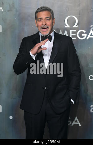 George Clooney besucht die Lost in Space Veranstaltung zur Feier des 60. Jahrestages der OMEGA Speedmaster hielt in der Turbinenhalle, Tate Modern, 25 Sumner Street, Bankside, London. Stockfoto