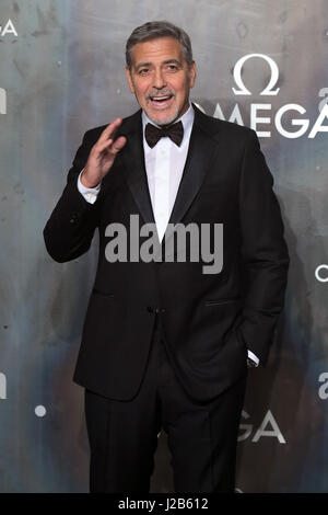 George Clooney nimmt an der Veranstaltung „Lost in Space“ Teil, um den 60. Jahrestag des OMEGA Speedmaster zu feiern, der in der Turbine Hall, Tate Modern, 25 Sumner Street, Bankside, London, abgehalten wird. DRÜCKEN SIE VERBANDSFOTO. Bilddatum: Mittwoch, 26. April 2017. Das Foto sollte lauten: Ian West/PA Wire Stockfoto