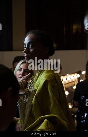 Backstage - Modelle HELLAVAGIRL zeigen während LFW, LONDON FASHION Woche AW/17, 21. Februar 2017 @ FASHION SCOUT Stockfoto