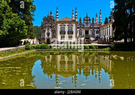 Reflexion Pool und Burg, Mateus Palast, Palacio de Mateus, Mateus, Vila Real, Portugal Stockfoto