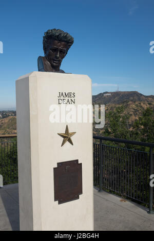 Statue von James Dean mit Blick auf die Hollywood Hills, LA, Kalifornien Stockfoto