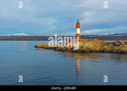 Der Leuchtturm von Patagonien am Ende der Welt in der Nähe von Ushuaia im Beagle-Kanal, Argentinien. Stockfoto