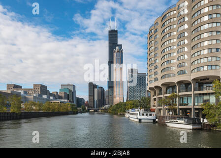 Riverfront Architektur Chicagos gesehen aus dem südlichen Zweig der Chicago River nördlich. Stockfoto