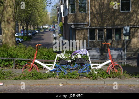 Hollandräder mit niederländischer Flagge gemalt Stockfoto