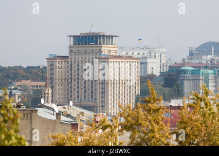 Kiew, Ukraine - 2. Oktober 2016: Das Gebäude des Hotels Ukraine, gefunden auf Institutska Straße, Herbstzeit Stockfoto