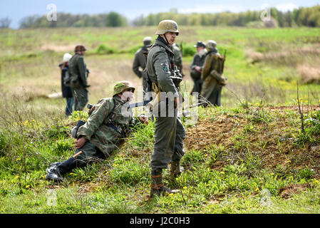 Rosowek, Polen, 23. April 2017: historische Rekonstruktion Schlacht um Stettin im Jahre 1945, Rote Armee gegen die Wehrmacht in Rosowek. Stockfoto