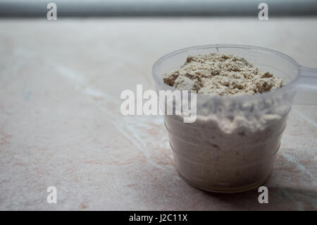 Molke-Protein-Pulver in Scoop hautnah Stockfoto