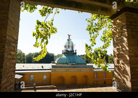 Potsdam, Deutschland, 27. August 2016: Blick auf den neuen Kammern Palast in einem Frame, Park Sanssouci Stockfoto