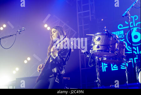 Haim Live auf der Bühne auf dem BBC Radio 6 Music Festival, Salford Manchester 2014. Stockfoto