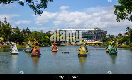 Orixas Statuen des Candomblé traditionellen afrikanischen Heiligen vor Arena Fonte Nova Stadion in Dique tun Tororo - Salvador, Bahia, Brasilien Stockfoto