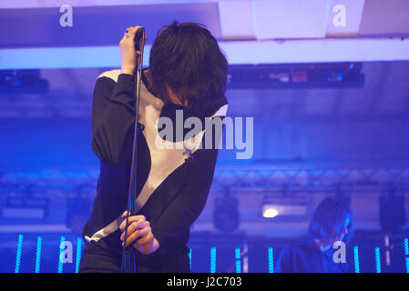 Die Schrecken Leben auf der Bühne an der BBC Radio 6 Music Festival, Salford, Manchester. Stockfoto