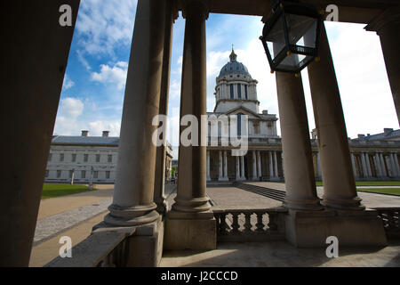 Kapelle im Old Royal Naval College, betrachtet über College Weg von The gemalt Hall, Old Royal Naval College Häuser, Greenwich, London, England, UK Stockfoto