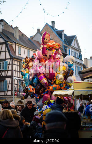 Frankreich, Grand Est, Colmar, Weihnachtsmarkt, Weihnachten im Elsass ist bekannt unter dem Motto "Noel En Alsace" Stockfoto