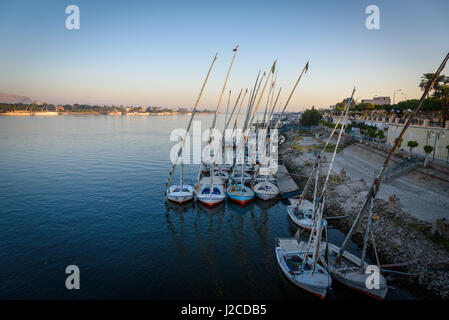 Ägypten, Luxor Gouvernement, Luxor, Blick vom Kreuzfahrtschiff Stockfoto