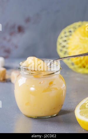 Hausgemachte Zitronencreme Stockfoto