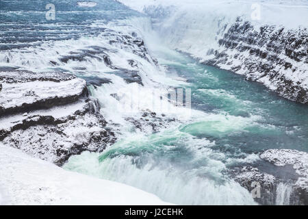 Gullfoss oder Goldene Wasserfall im Winter eines der beliebtesten natürlichen Wahrzeichen Islands Stockfoto