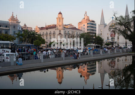 29.01.2017, Yangon, Republik der Union von Myanmar, Asien - eine Ansicht von Gebäuden und die Immanuel-Täufer-Kirche neben der Maha Bandula Garten. Stockfoto