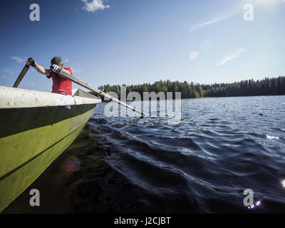 Finnland, 10 Tage in die Mökki, auf einer Insel Leben nur Ruderboot erreichbar. Ringelrobbe National Park, durch den See rudern Stockfoto