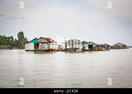 Cồn Sơn, Bùi Hữu Nghĩa in der Nähe von Cần Thơ, Hauptstadt und größte Stadt im Mekong DeltaBy Boot überqueren Sie den Mekong auf die Insel. Fischer-Häuser Stockfoto