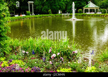 Schlossgarten mit See in Ludwigsburg (größte Barock-Residenz in Deutschland) in der Nähe von Stuttgart Stockfoto