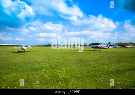 Leichtflugzeug in Headcorn Flugplatz in Kent, England Stockfoto