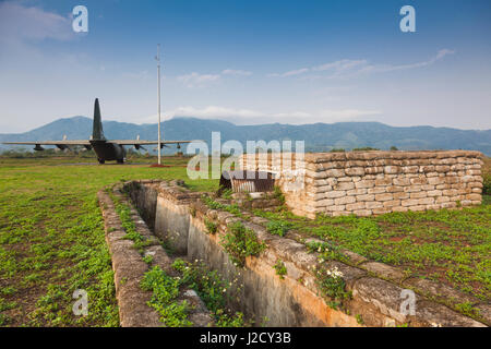 Vietnam, DMZ-Bereich. Quang Tri Provinz, Khe Sanh, ehemalige Khe Sanh US Combat Base, Museum, ehemalige US Air Force, c-130 Herkules Transportflugzeug Stockfoto