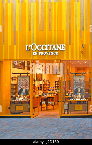 L'Occitane en Provence shop Frontscheibe und Interieur der internationalen Kosmetik & schönheit Produkte Geschäft in Chelmsford Essex England Großbritannien Stockfoto