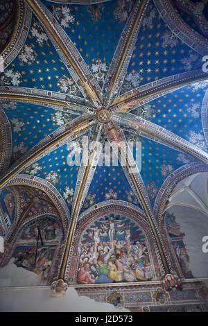 Gotische Fresken aus dem 14. Jahrhundert in der Capilla de San Blas (Kapelle des heiligen Blasius) in der Kathedrale von Toledo in Toledo, Spanien. Stockfoto