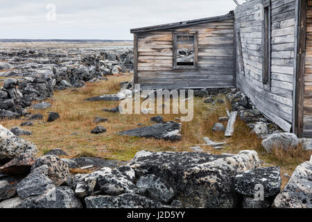 Kanada, Territorium Nunavut, Steinmauern umgeben verlassenen Ruinen der Handelsposten entlang der Hudson Bay in Fullerton Harbor (großformatige Größen erhältlich) Stockfoto