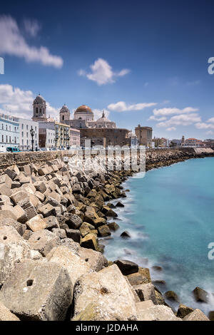 Wunderbare Kathedrale von neoklassizistischen Stil der antiken Stadt Cadiz Stockfoto