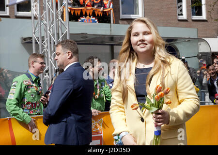 27. April 2017 - Tilburg, Noord-Brabant, Niederlande - Tilburg in den Niederlanden. Königstag 2017 in Holland. Die Königsfamilie feiert den 50. Jahrestag von König Willem-Alexander heute in Tilburg. Porträt von Thronfolger Prinzessin Amalia (Catharina-Amalia Beatrix Carmen Victoria, Prinsess Orange, Prinzessin der Niederlande, Prinzessin von Oranien-Nassau) sie ist das älteste Kind von König Willem-Alexander der Niederlande und Königin Máxima.Present sind: König Willem-Alexander, Königin Máxima und ihren drei Töchtern Amalia, Alexia und Ariane. Es gibt auch Prinz Constantijn, Prinz La Stockfoto