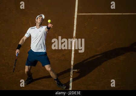 Barcelona, Katalonien, Spanien. 27. April 2017. ANDY MURRAY (GBR) gibt den Ball während Tag 4 des "Barcelona Open Banc Sabadell" 2017, Feliciano Lopez (ESP) zurück. Murray gewann 6:4, 6:4 Credit: Matthias Oesterle/ZUMA Draht/Alamy Live News Stockfoto